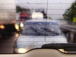 Потеют задние стекла в машине зимой
